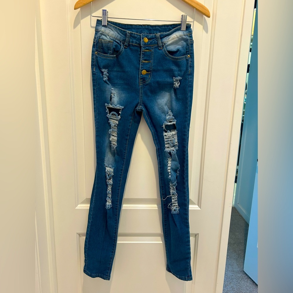 Ripped skinny jeans